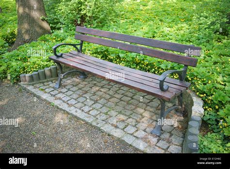 Empty park bench Stock Photo - Alamy