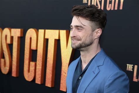 Daniel-Radcliffe-The-Lost-City-Los-Angeles-Movie-Premiere-Red-Carpet-Fashion-Paul-Smith-Tom ...