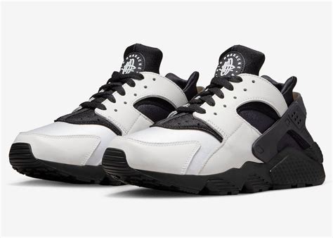 Get A Classic Look With Nike Huaraches Black And White Sneakers - Shoe ...