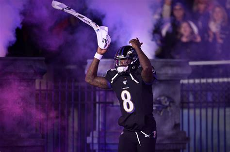 Lamar Jackson Mvp Award / Lamar Jackson Wins Nfl Mvp As Ravens Take ...