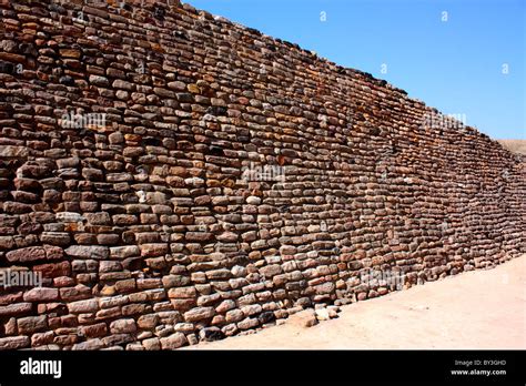 Bricks wall in the excavated site of Harappan civilization at Dholavira, Gujarat, India Stock ...