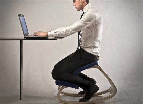 7 Best Ergonomic Kneeling Chair for Home & Office Use (in 2023)