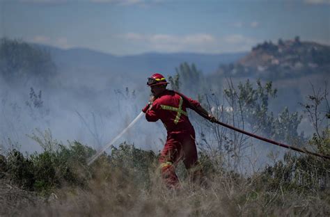 Canadian forest fire centre responds to unprecedented wildfire season ...