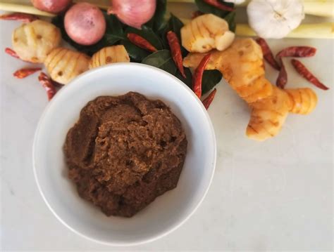 Homemade Red Curry Paste - Healthy Thai Recipe