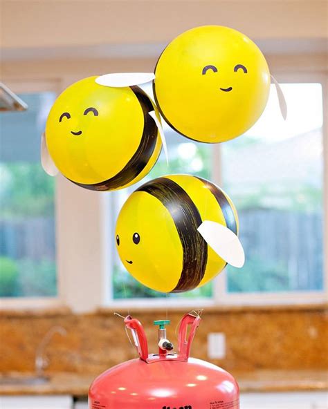 DIY Bumble Bee Balloons (Tutorial & Video) // Hostess with the Mostess®