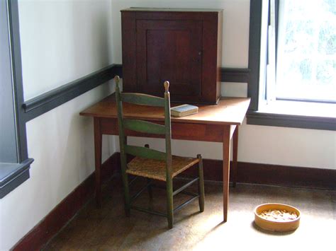 File:Shaker student desk.JPG - Wikimedia Commons