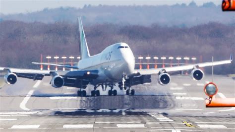 BOEING 747 CROSSWIND LANDING during a STORM at Düsseldorf - GREAT PILOT ...