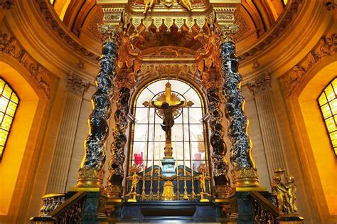 Inside Les Invalides and the Army Museum: A "Dudes" Museum in Paris