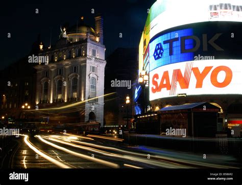 Piccadilly Circus - Night City night winter autumn uk Stock Photo - Alamy