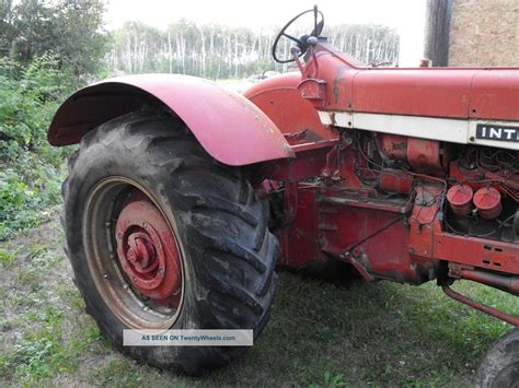 1965 International 706 Diesel Tractor - Standard Model