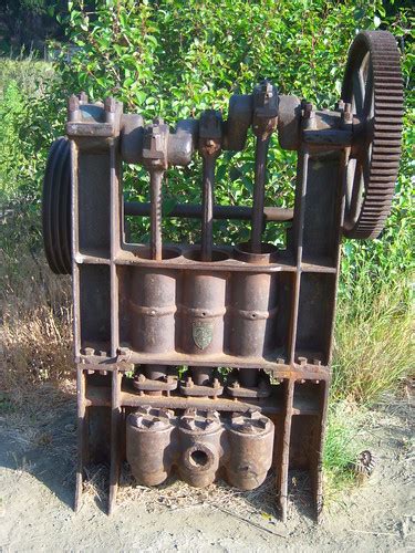 Oil Mining equipment | Placerita Canyon Nature Center | Konrad Summers | Flickr