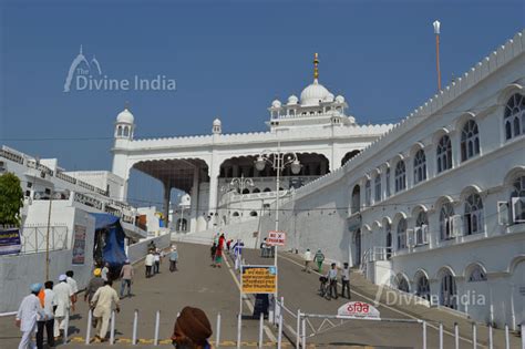 Anandpur Sahib Gurdwara : Entry Gate of Anandpur sabhi gurdwara - The Divine India