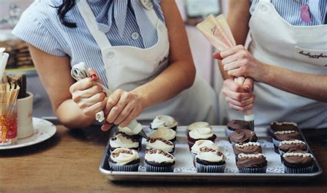 16 Bakeries With Vegan Cupcakes to Satisfy Your Sweet Tooth | VegNews