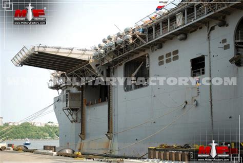 USS Iwo Jima (LHD-7) Landing Helicopter Deck / Amphibious Assault Ship