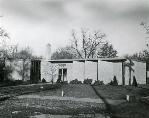 The Oak Lawn Public Library as it appeared in 1964. | Flickr