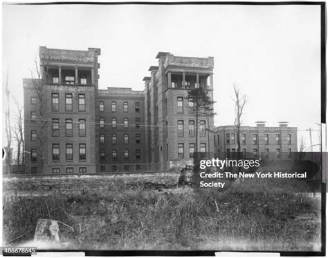 Lincoln Hospital (Bronx) Photos and Premium High Res Pictures - Getty ...