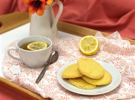 Lemon Cornmeal Cookies Recipe | Old Farmer's Almanac