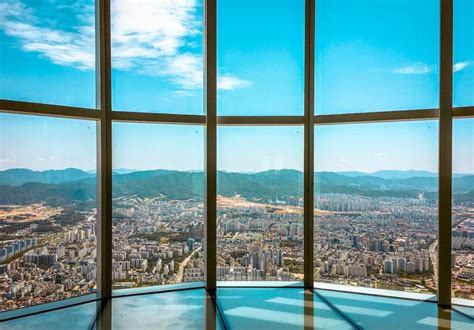 Seoul Sky Observatory in Lotte World Tower has the Best Views in Seoul... 555 Metres Up ...