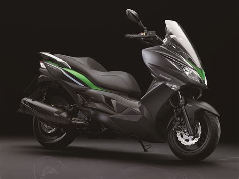 2014 Kawasaki J300 - A Maxi-Scooter from Team Green - Asphalt & Rubber