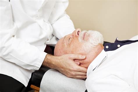 How to Relieve Neck Pain with a Chiropractor