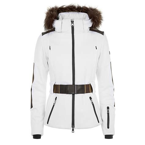 7 ski vacation fashion must-haves | Elle Canada