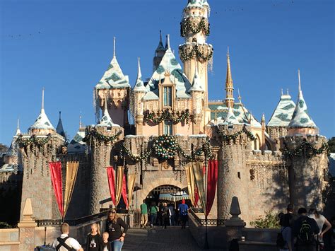 PHOTOS - Disneyland at Christmas | The Kingdom Insider