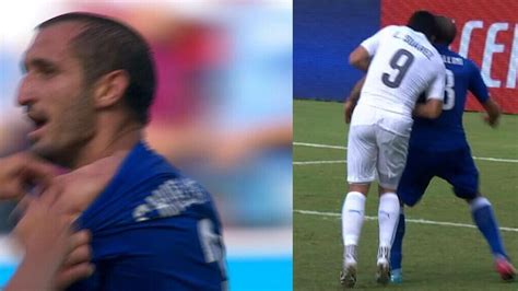 WATCH Uruguay's Luis Suarez Bite Giorgio Chiellini [VIDEO] - World Soccer Talk