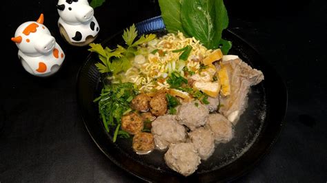 Recipe for Indonesian Meatballs Soup Bakso - TaleTravels.com - Travel ...