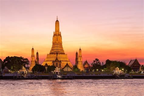 Premium Photo | Wat Arun, Temple of dawn