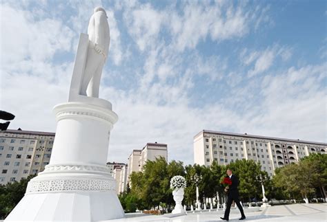 President Ilham Aliyev visited statue of national leader Heydar Aliyev in Sumgayit VIDEO - AZERTAC