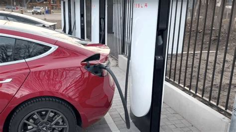 Tesla’s first V4 Supercharger sighted in the Netherlands