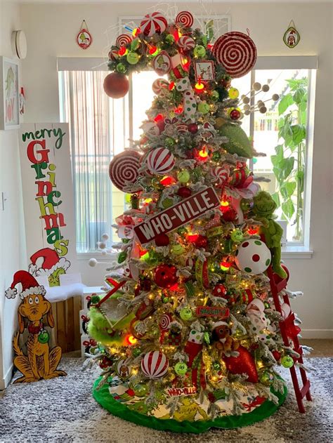 How to Decorate a Grinch Christmas Tree - World Ans