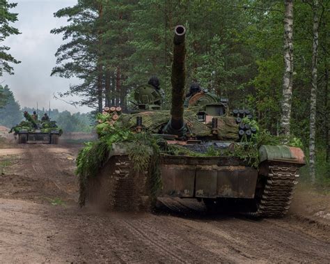 Poland plans to provide Ukraine with 60 more modernized Soviet tanks (30 of them PT-91 Twardy ...