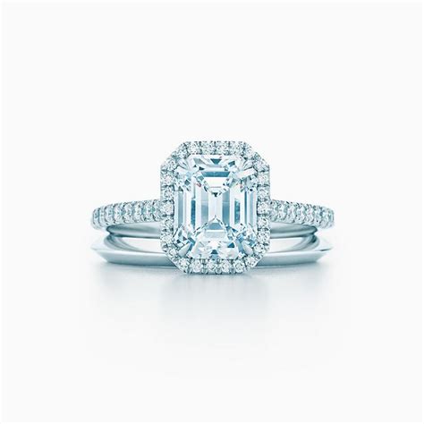 Tiffany Soleste® emerald-cut halo engagement ring with a diamond platinum band. | Tiffany & Co.