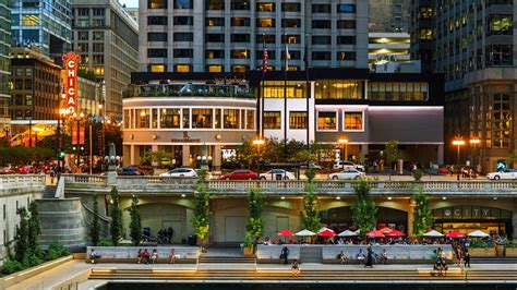 Downtown Hotel Near the Chicago Theater | Renaissance Chicago Downtown ...