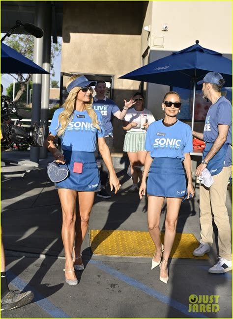 'Simple Life' Reboot Begins Filming: Nicole Richie Wears Hot Dog Suit ...