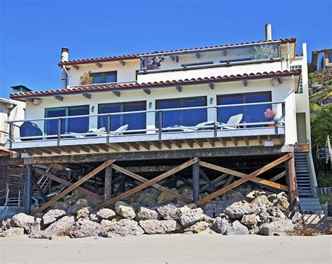 Cindy Crawford's Impeccably Designed Beach House in Malibu Is On the Market