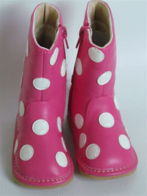 Squeaky Shoes for Tiny Tots: Squeaky Winter Boots