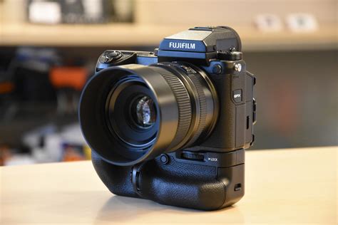 Fuji GFX 50S medium format digital camera now shipping, GFX unboxing photos, additional coverage ...