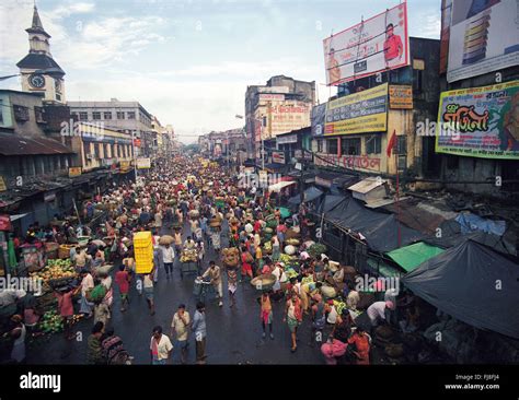 Vegetable market, sealdah railway station, kolkata, india, asia Stock ...