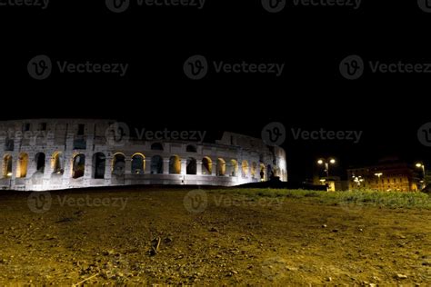 Rome Colosseum night view 20176947 Stock Photo at Vecteezy