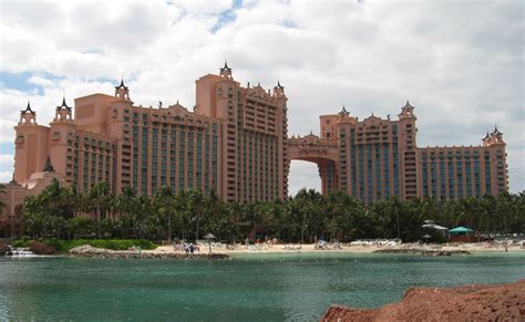 Fichier:Atlantis Paradise Island Hotel edit.JPG — Wikipédia