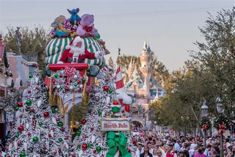 Disneyland Resort ‘Decks the Halls’ for the 2019 Holiday Season ...