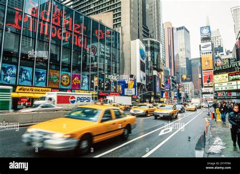 New york times square 1999 hi-res stock photography and images - Alamy