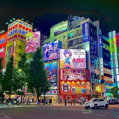 🌆 Akihabara in Tokyo is the shopping place for anime and manga lovers. 🇯🇵🏙 Known as the center ...