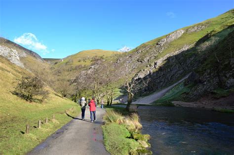 Dovedale Circular Walk - Snap the Peaks