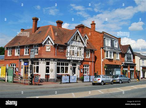 Ascot village hi-res stock photography and images - Alamy