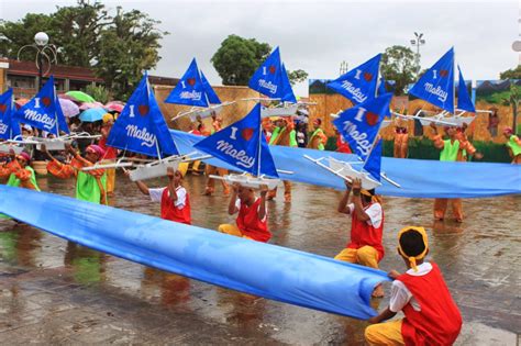 AKLAN FORUM journal: Fiesta de Obreros tops Aklan Festivals Parade