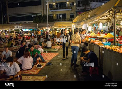 Night market, Phnom Penh, Cambodia, Asia Stock Photo - Alamy