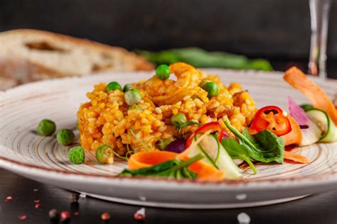 EASY CHORIZO, PEA & PRAWN PAELLA - Paul Wallace Fitness